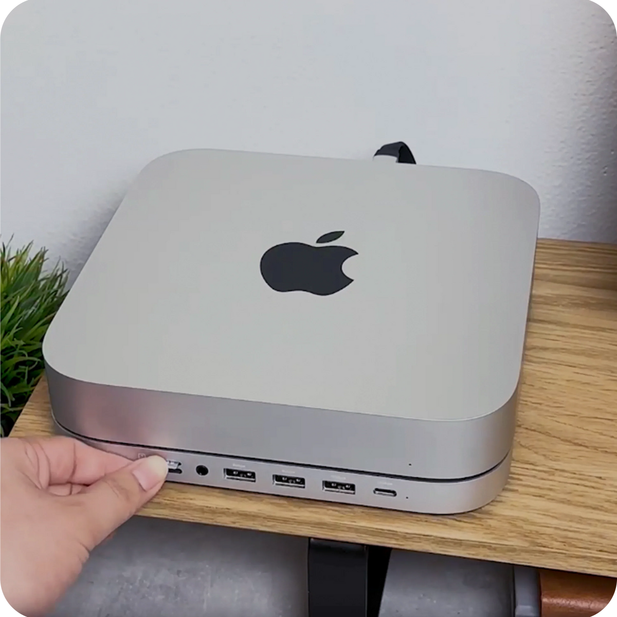 Stand & Hub For Mac Mini / Studio With NVMe SSD Enclosure